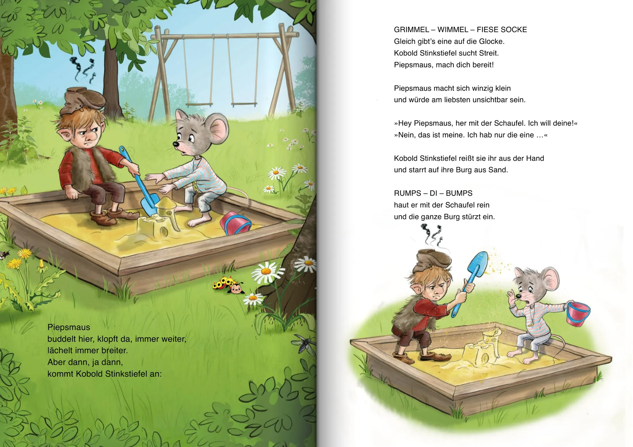 Doppelseite aus dem Buch: Links sitzt die kleine Piepsmaus im weißen Ringelshirt im Sandkasten, Kobold Stinkstiefel zieht ihr die blaue Schaufel aus der Hand. Rechts der Vers „GRIMMEL – WIMMEL – FIESE SOCKE“, darunter haut der Kobold die Sandburg ein.